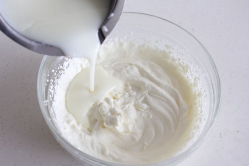 淡奶油和稀奶油有什么区别 淡奶油是动物奶油口感更纯正