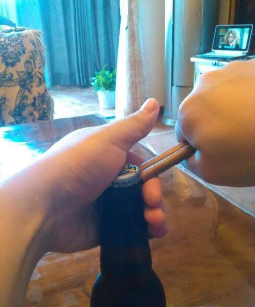 10招教你不用开瓶器就能打开啤酒