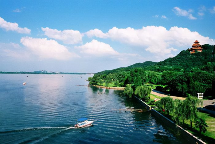 武汉旅游景点排名前十名：东湖夺冠，武汉大学位居第九