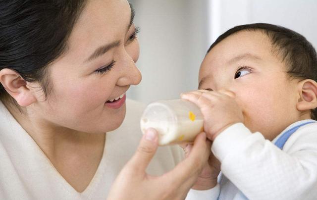 一岁多宝宝喝奶多好还是吃饭多好 一岁后宝宝多喝奶还是多吃饭(2)