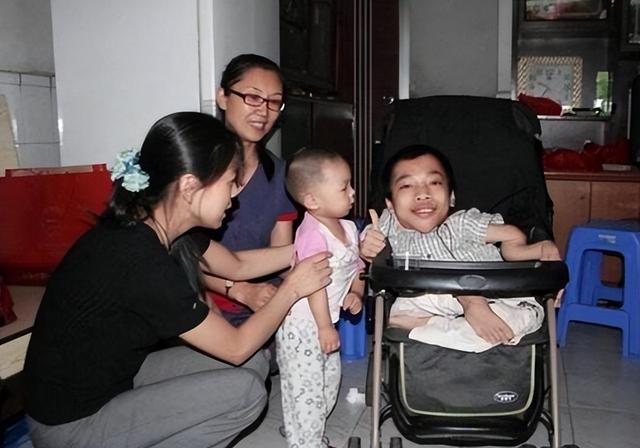 李创利轮椅上的总裁有孩子吗 婴儿车上的总裁李创利(6)