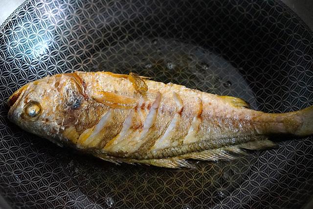 煎鱼只要记住这一点不粘锅不破皮 无论煎海鱼还是淡水鱼