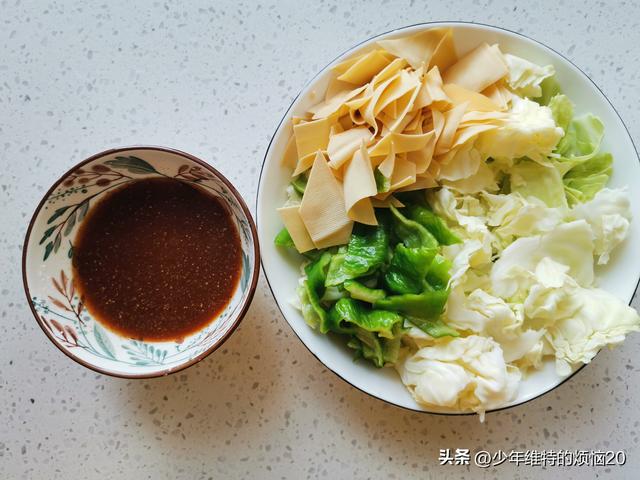 包菜干豆腐木耳怎么炒好吃 包菜搭配干豆腐清炒着吃(4)