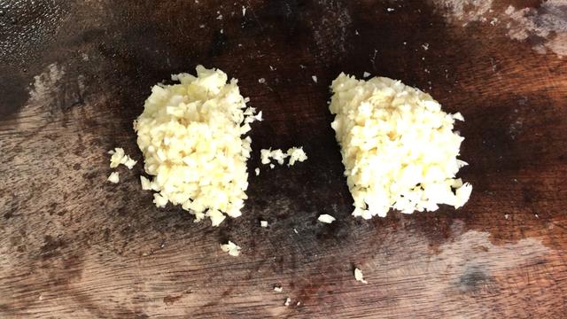 蒜蓉粉丝金针菇的做法教程 好吃又营养的蒜蓉粉丝金针菇(4)