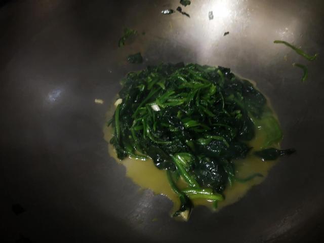 蒜拌菠菜的正确方法 蒜泥菠菜好吃有讲究(7)