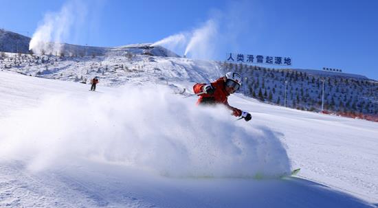 阿勒泰将军山滑雪教练价格_阿勒泰将军山滑雪服可以租吗_在阿勒泰将军山滑雪场滑雪追日落